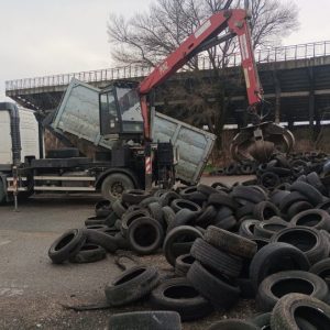 До 2000 лв. глоба за граждани за изхвърляне на стари гуми